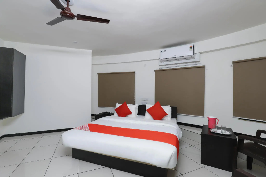 OYO 47041 Hotel Tilak