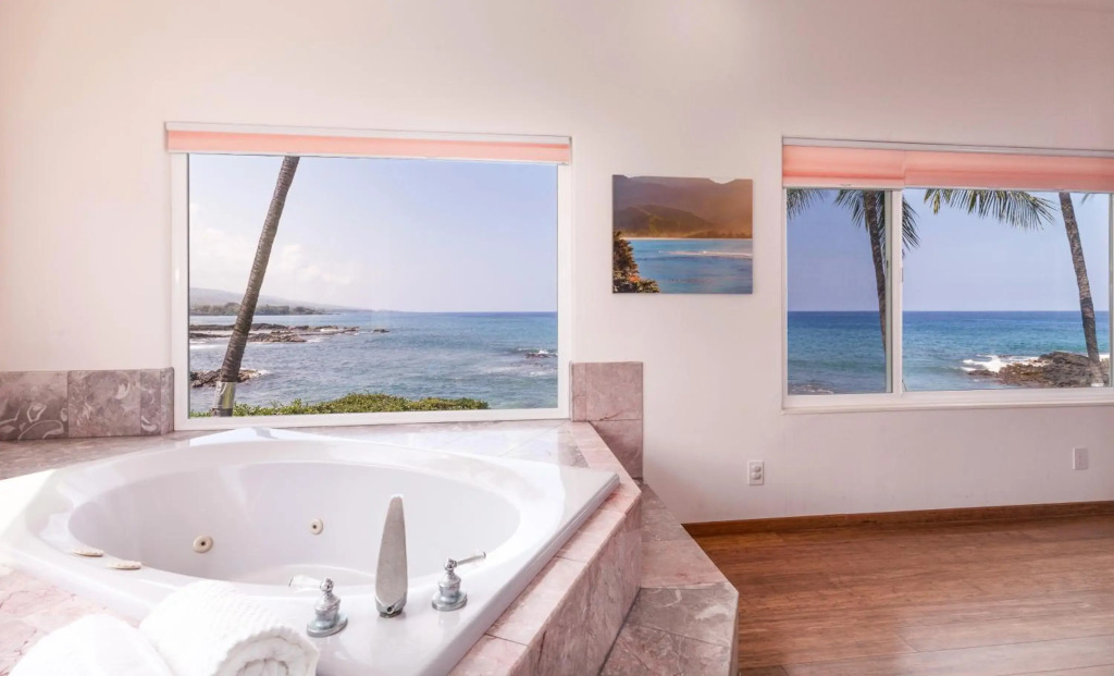 Alii Point Spacious and Private Oceanfont Villa with A/C
