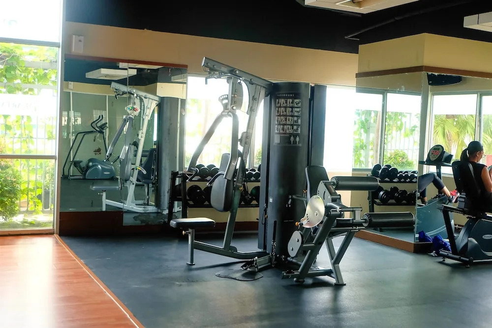 Near Shopping Center 1BR Cosmo Residence Apartmen