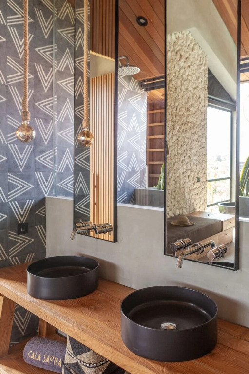 Exceptional Architect's 5BR Villa, an Oasis Gem in Canggu Centre