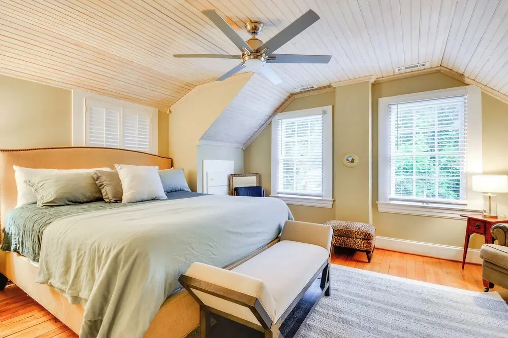 Walk to Main St: Historic High Point Carriage Home