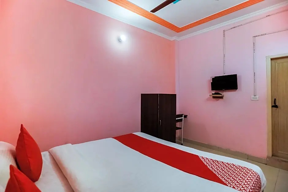 OYO 75131 Bandral Residency