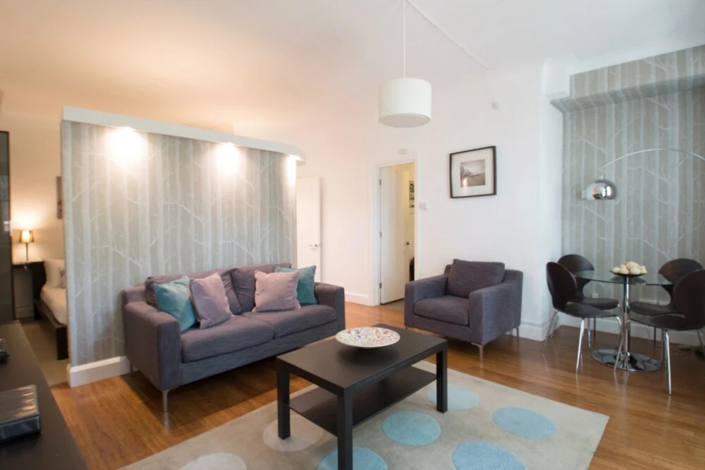 1 Bedroom Flat In Vibrant Earls Court