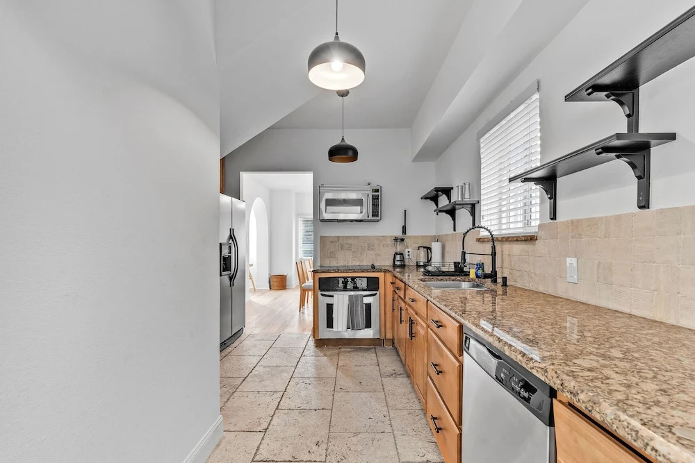 Stylish & Modern 4BD Home
