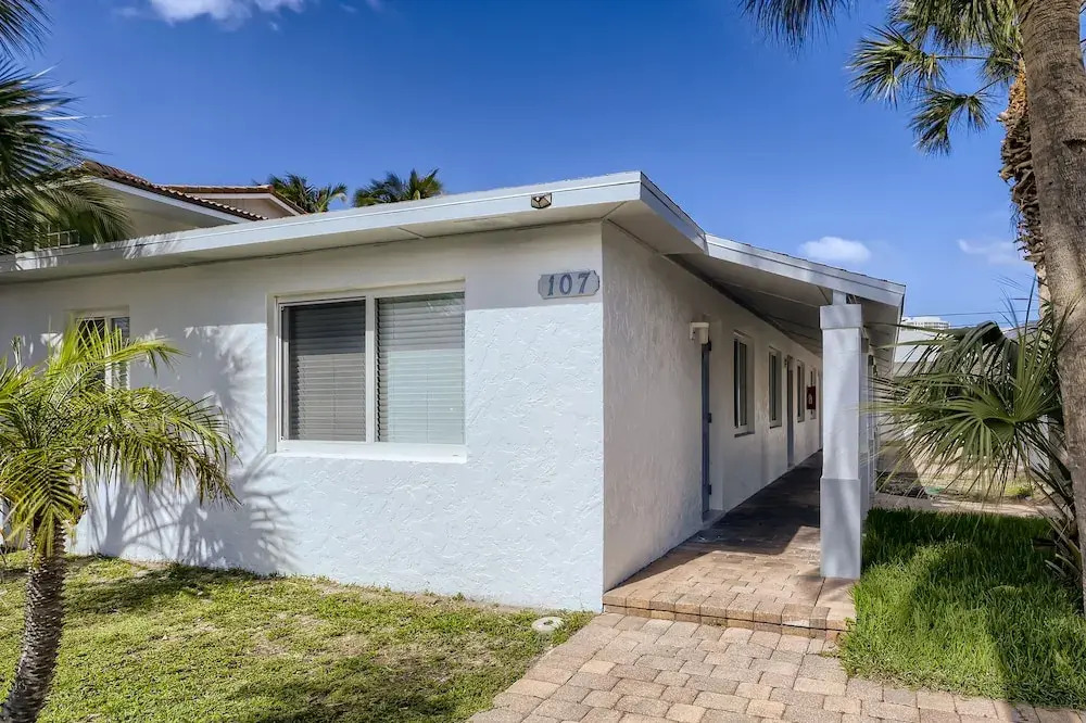 Singer Island Inn