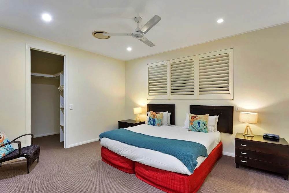 Pavillions 12 With Pool And Golf Buggy