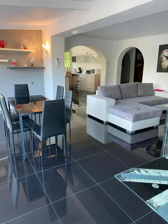 Cavaliere Apt 125M2 Piscine