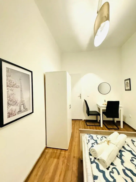 5BR Apartment for 10 Near Alterlaa