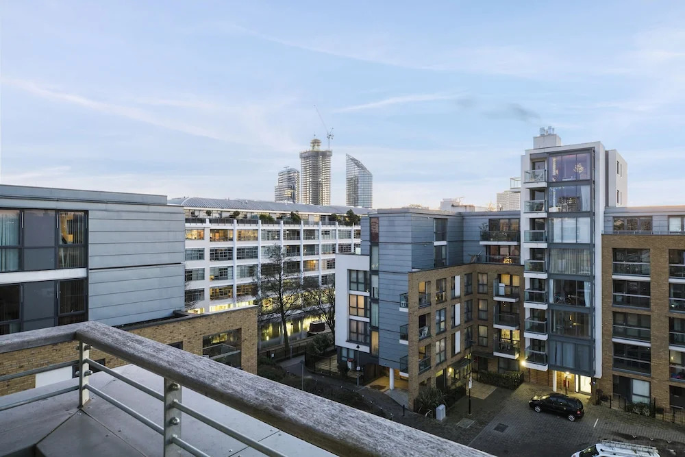 JOIVY Trendy Islington Flat for 2 with Patio