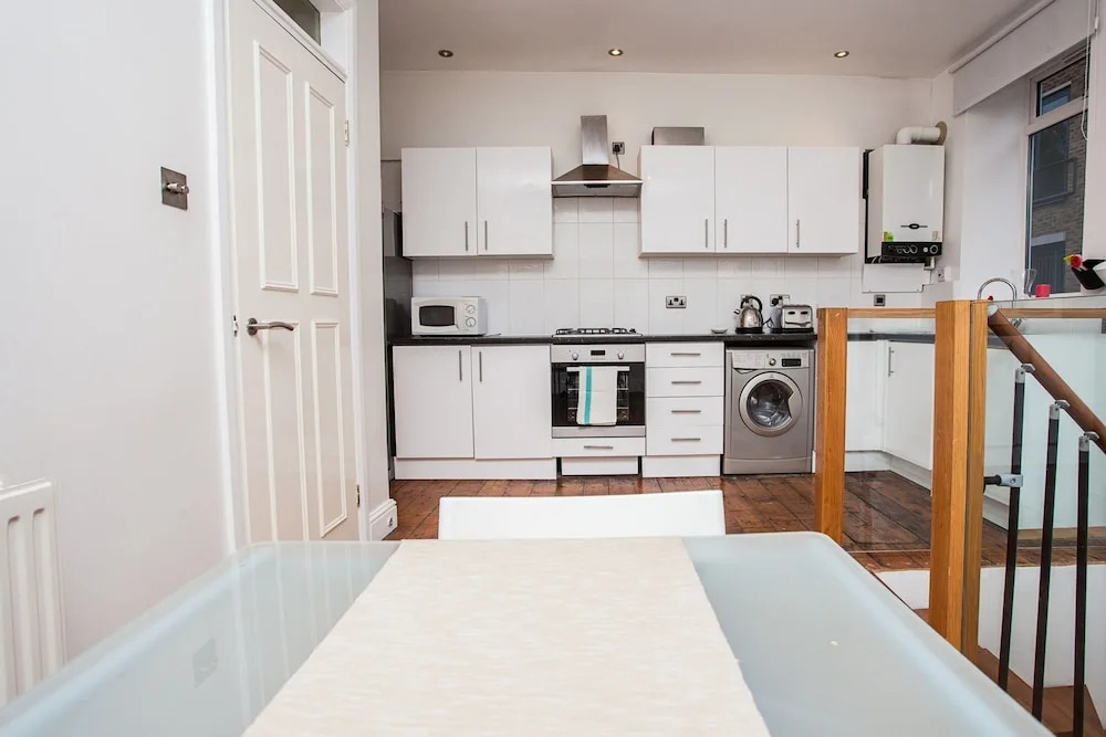 Bright &Spacious Family Home near London Bridge