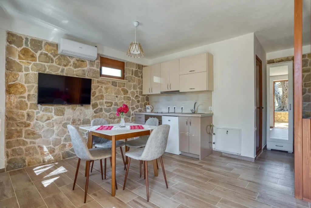 Stonehouse in Olives