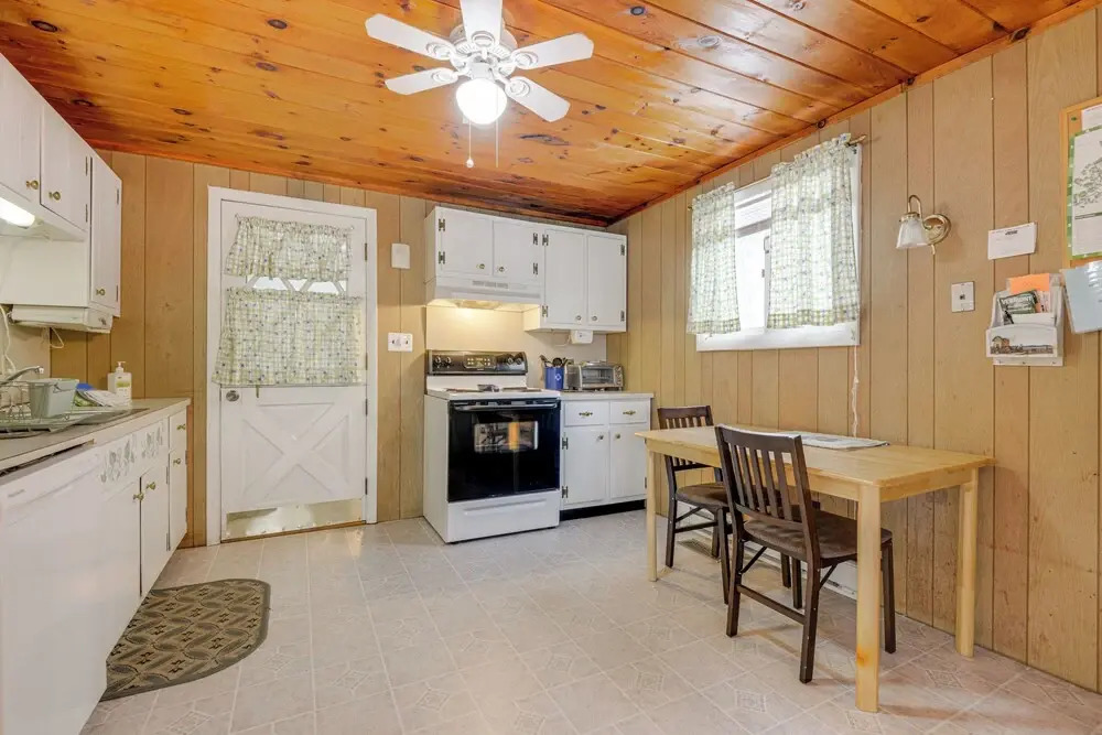 Near Hiking & Skiing: Home in Wilmington!