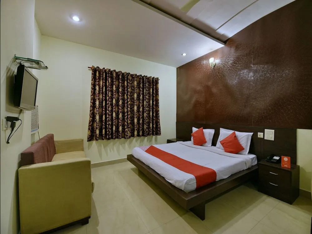 OYO 11754 Hotel Classic 7