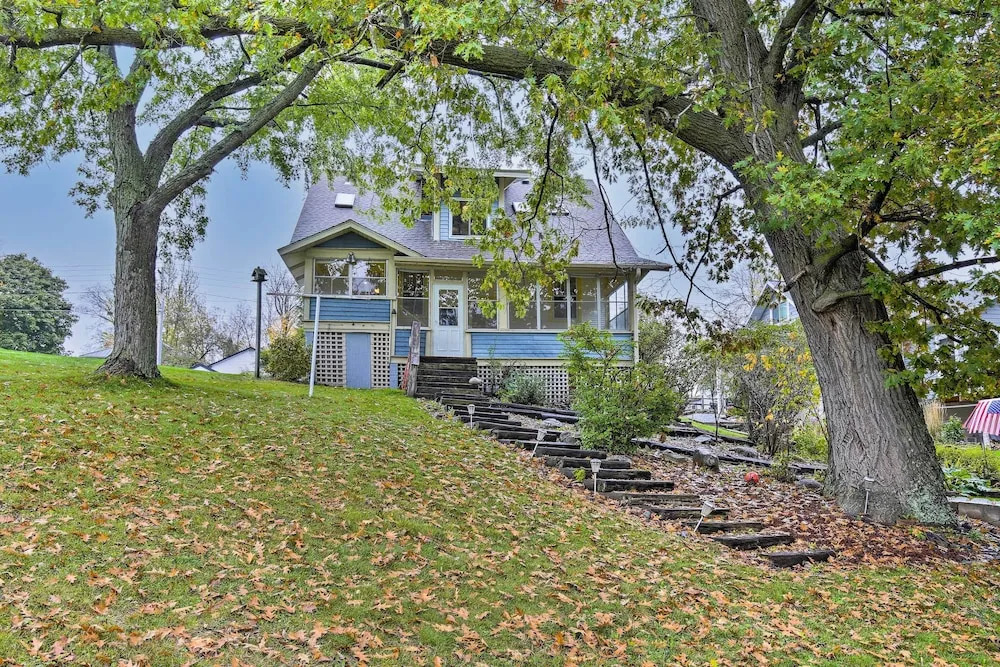 Historic Cumberland Home on Beaver Dam Lake!
