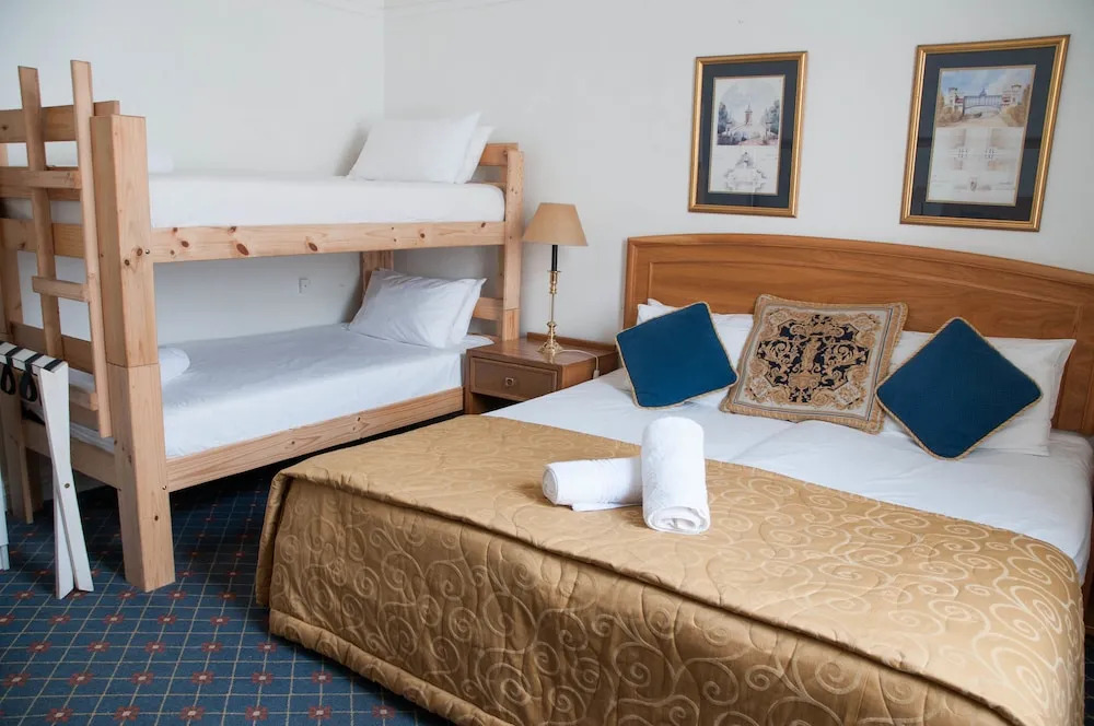 Altona Lodge