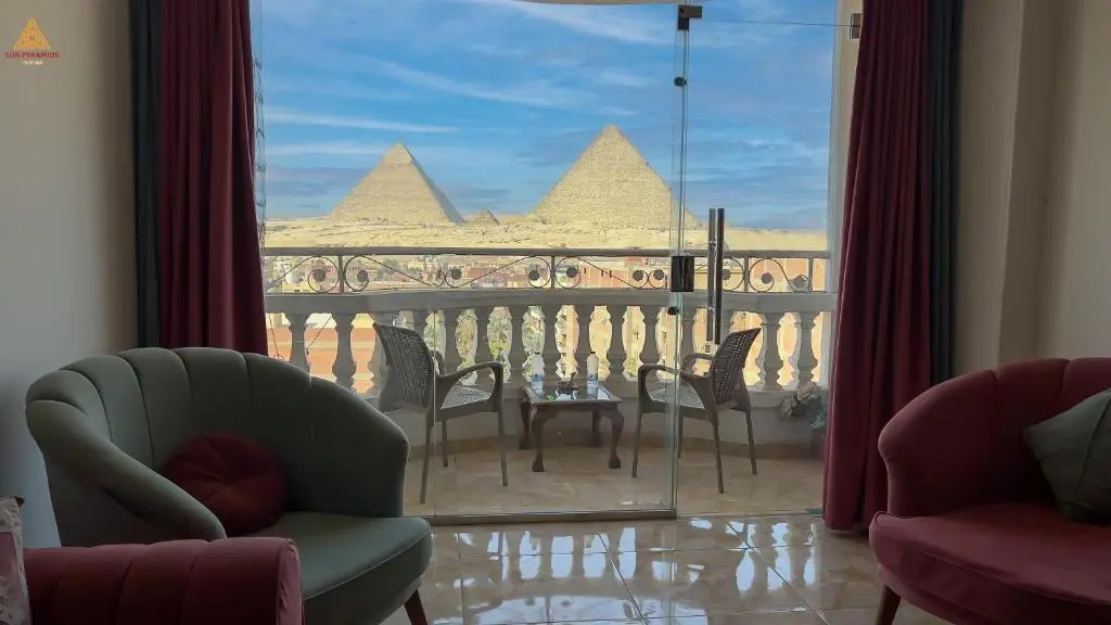 Full Pyramids View Apartment with Balcony For 8 P