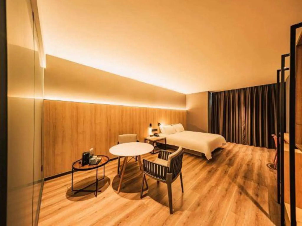 X Hotel