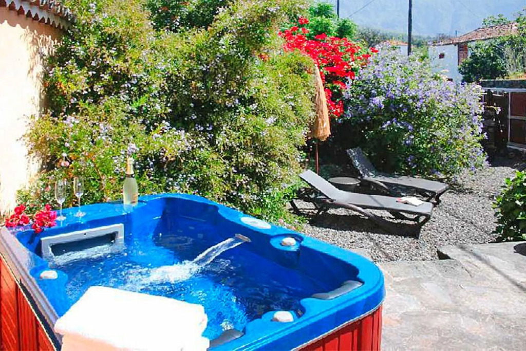 Holiday Home In El Paso With A Small Swimming Pool
