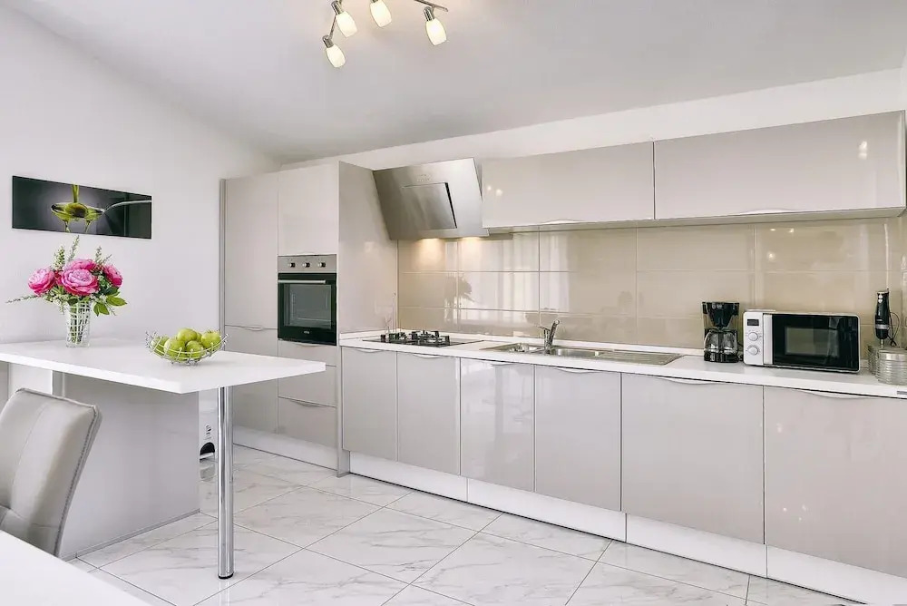 Apartment With Modern Decor and Spacious Garden, 3 km From the Beach