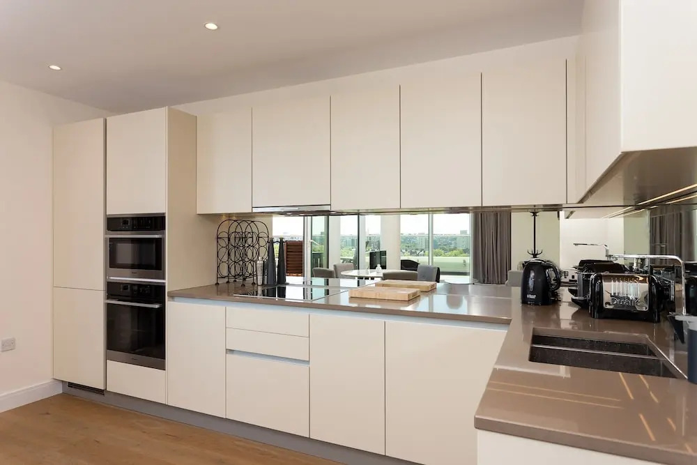Modern 2 Bedroom Flat With Stunning Views