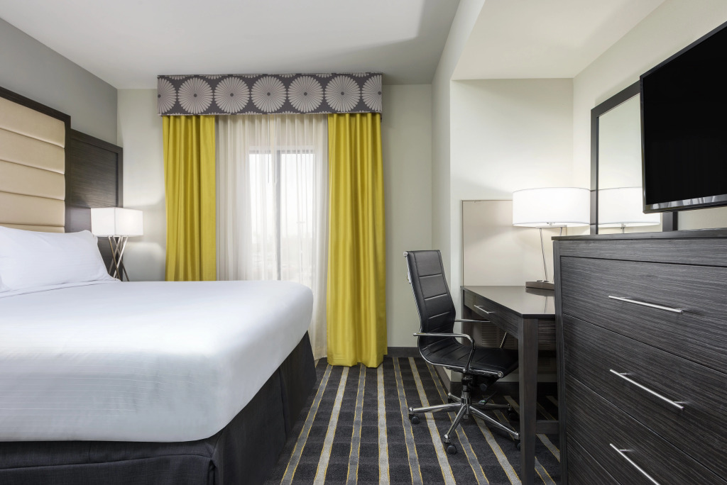 Holiday Inn Express and Suites Norman by IHG