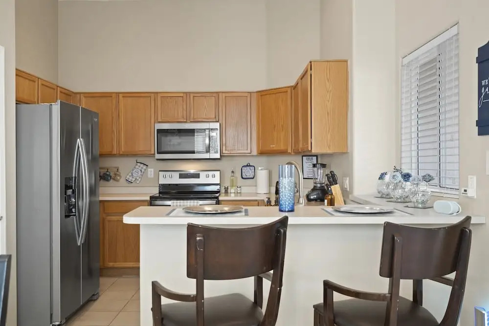 Cozy Hidden Gem - 3BR - 1Den w Backyard