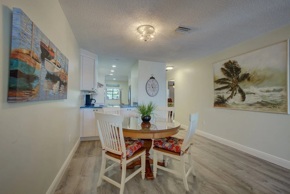 Beach Palms 5B by Anna Maria