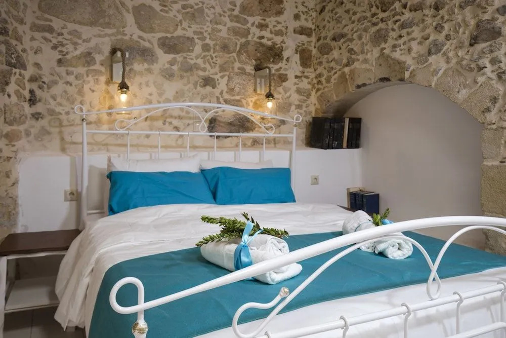 Trigono Luxury House
