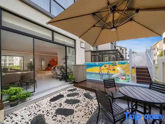 Tongyue Family Homestay with Pool Courtyard