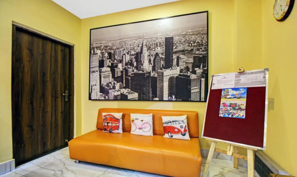 Itsy Hotels Transit Express Near Sealdah Station