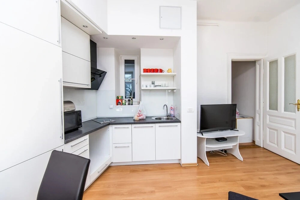 2bdr Apartment with the Balcony View-Best Location