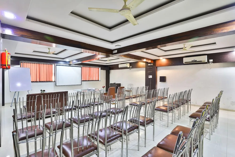 Oyo 24135 Hotel Anand Inn