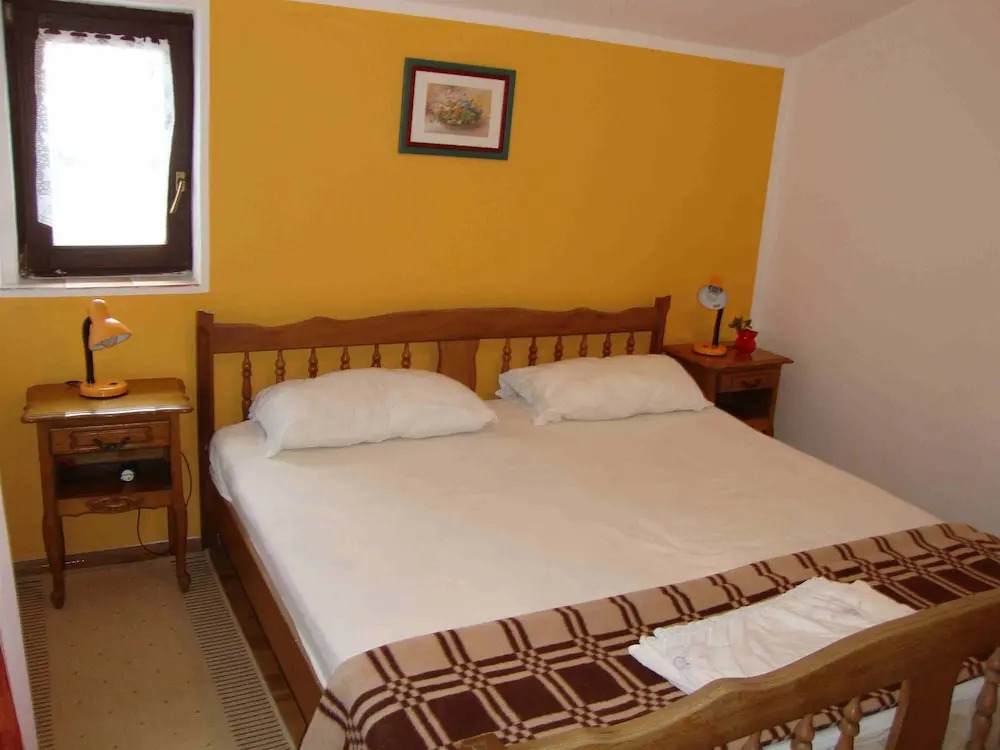 Apartments Antonela with sea view