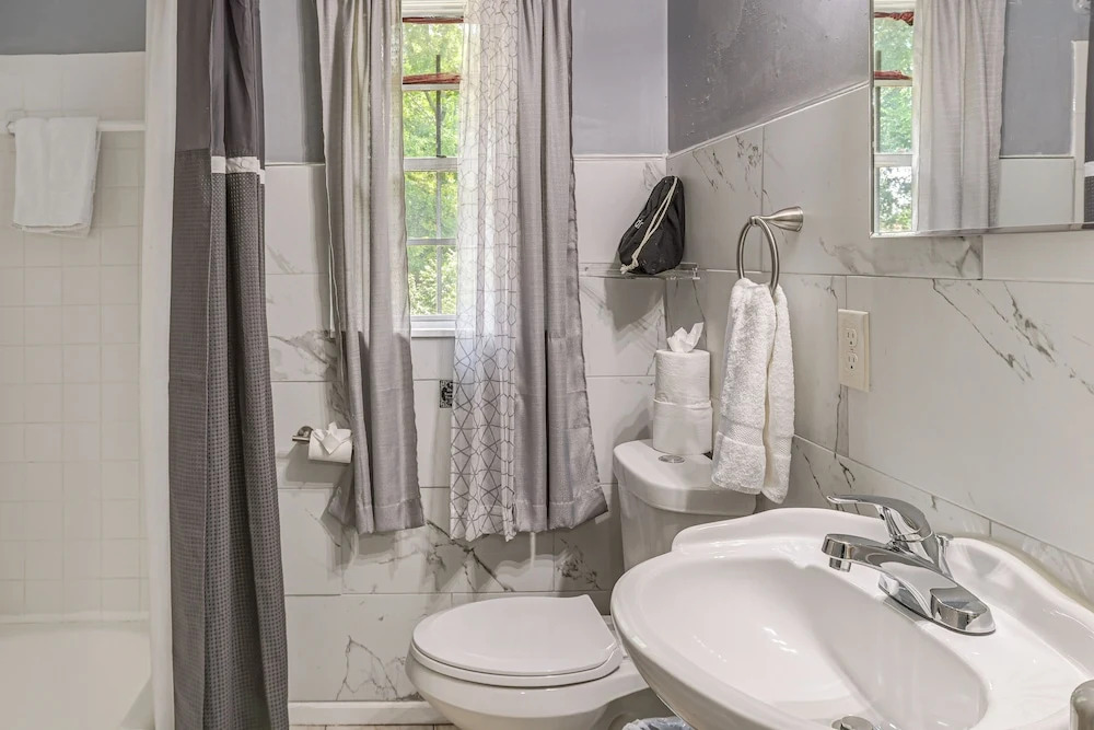 3 Mi to Downtown: Family-Friendly Birmingham Home