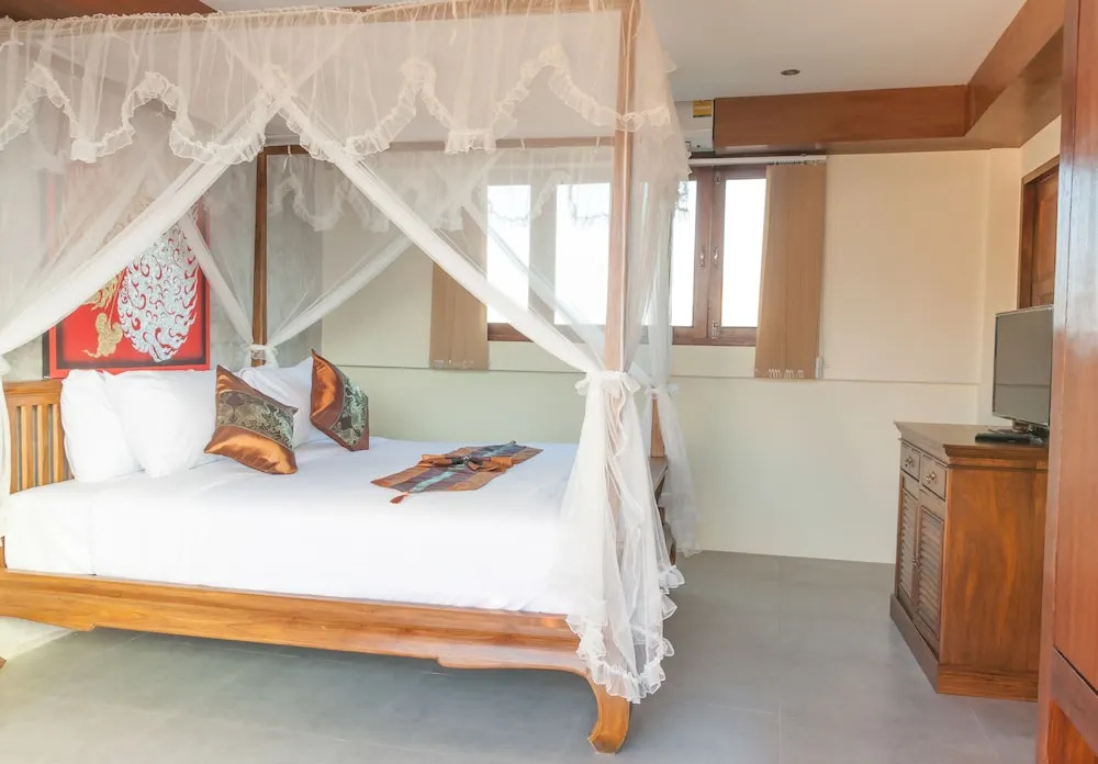 July Garden Inn