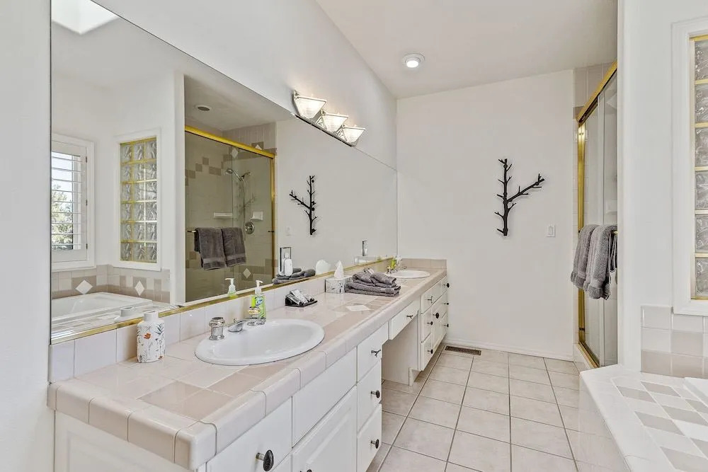 Sinagua Heights Flagstaff 4 Bedroom Home by RedAwning
