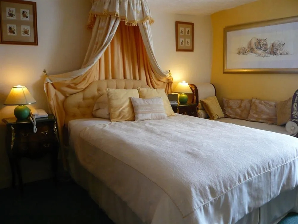 Meryan House Hotel