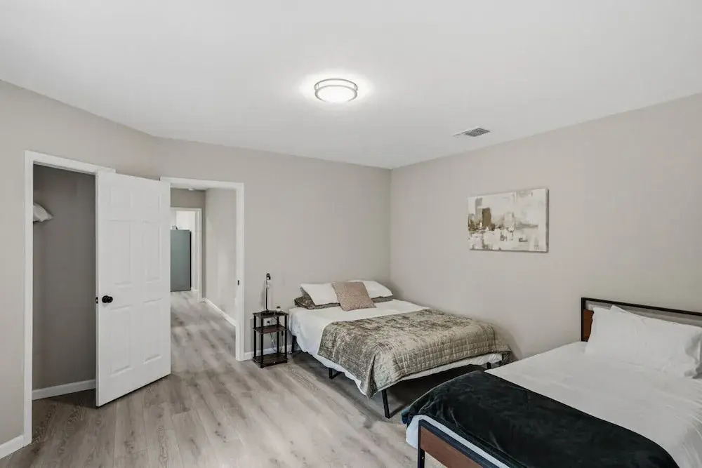 Spacious 4BR Haven Perfect for Groups Near DT