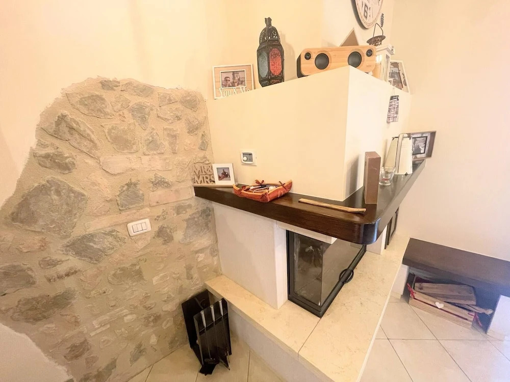 Centrally Located Spoleto, Sleeps 6 , Car not Needed, Wifi N6625