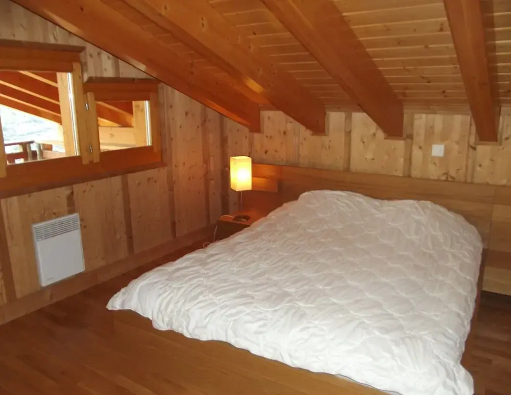 Spacious Chalet Amidst Mountains