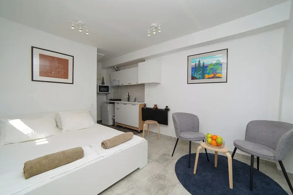 Victor - Adorable Studio with Terrace
