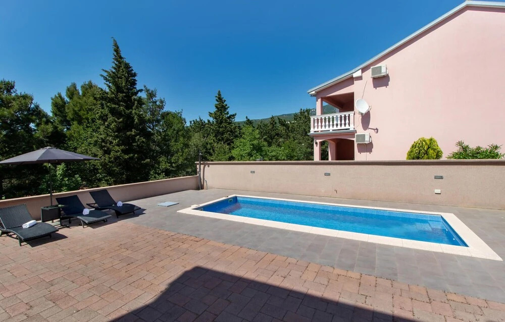 Amazing Apartment in Jadranovo With Outdoor Swimming Pool and Wifi