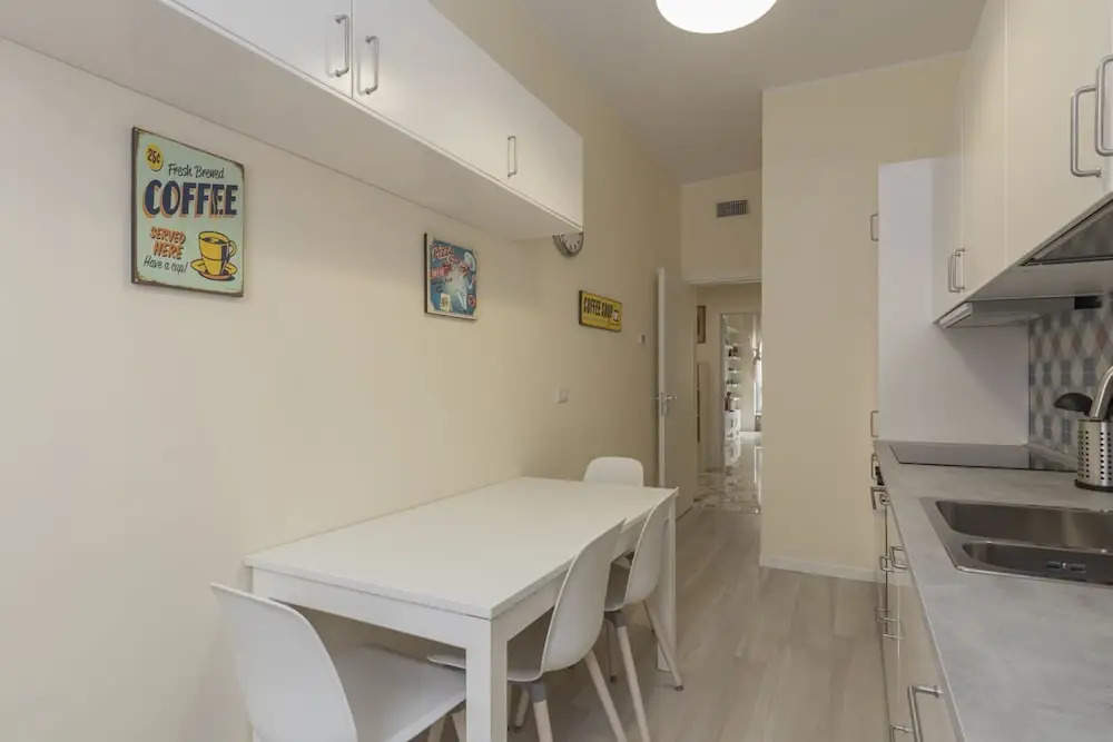 JOIVY Modern 2bed flat with balcony, 250m from M5 Foppa and M2 Sant'Agostino
