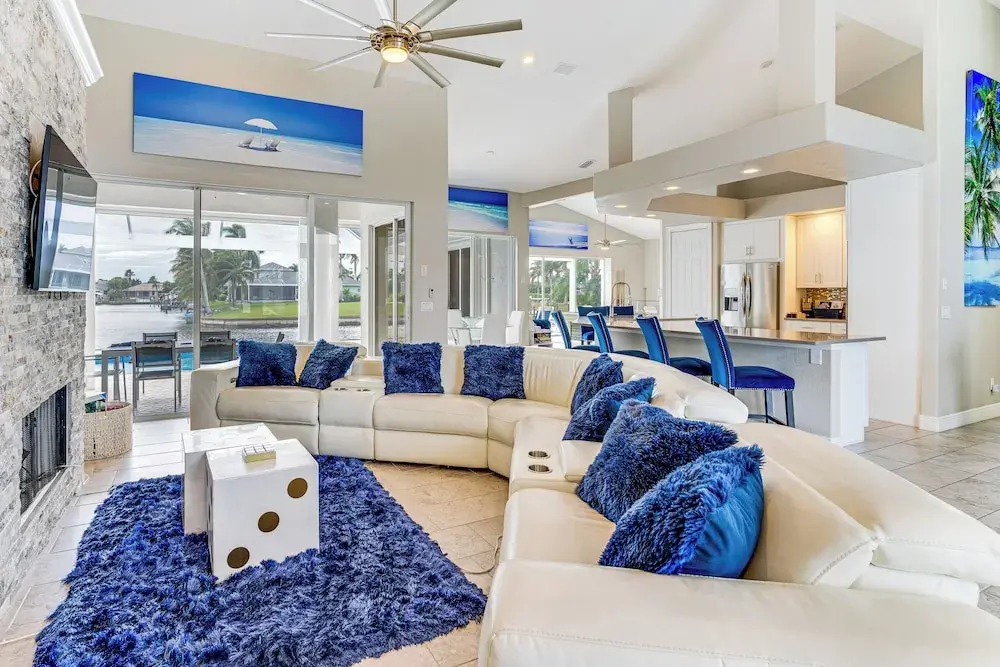 Canalfront Pool & Hot Tub: Home in Cape Coral