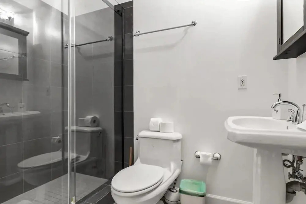 H St DC Haven 3-br Homestay
