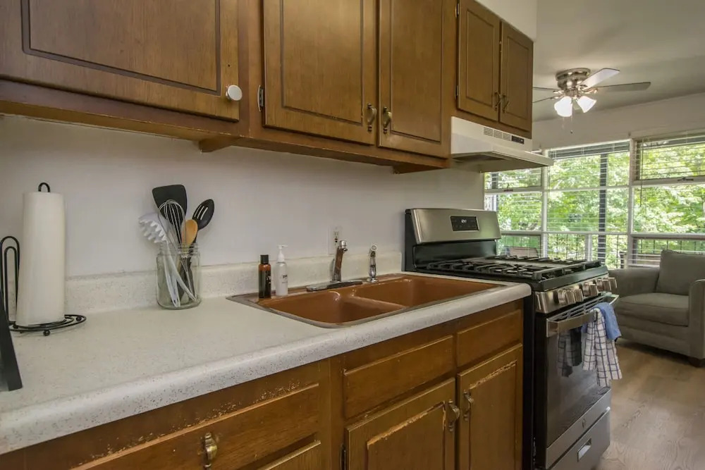 Lakeview 1BR Condo w Deck Walk to Village