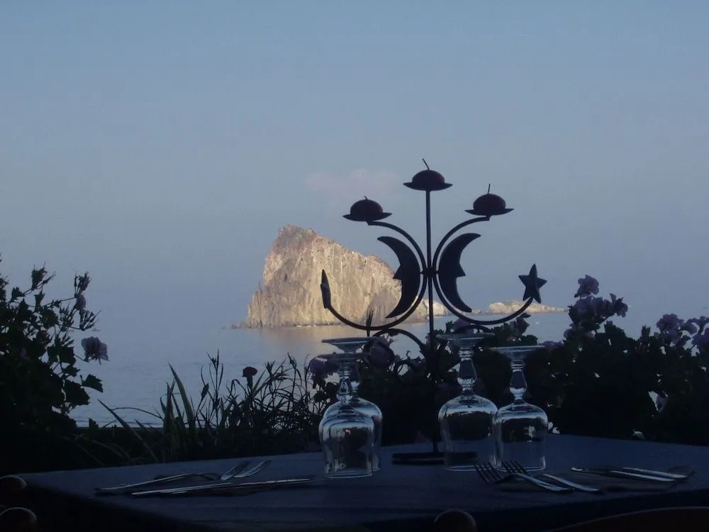 Hotel Eunymos - Trattoria Da Francesco Panarea