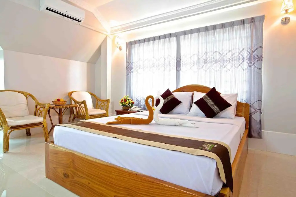 Damnak Riverside Villa