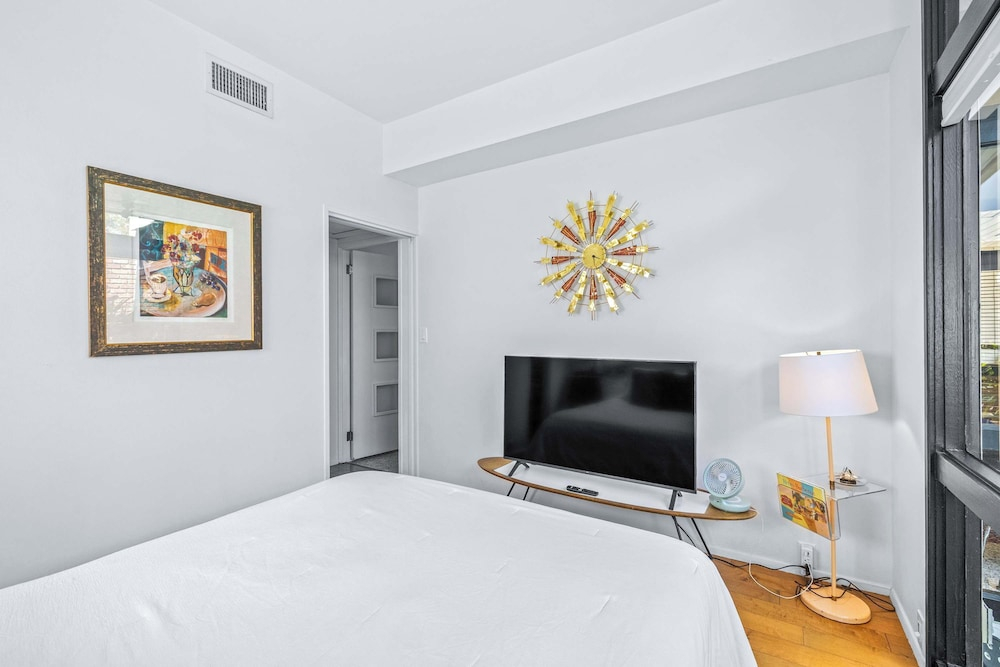 Mid Century Modern Weekly Winter Rates!