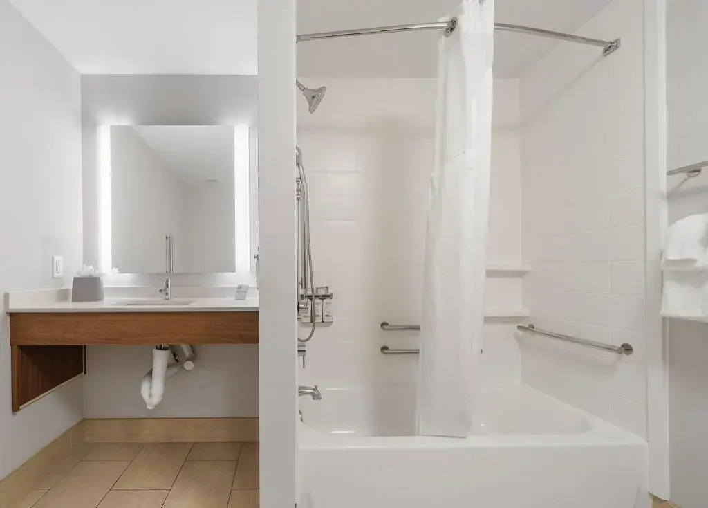 Holiday Inn Express & Suites Macon North by IHG